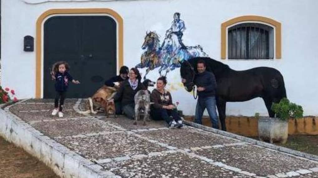 Pour LiSKA LLoRCa, des conditions de confinement en Espagne entre famille, amis et chevaux !